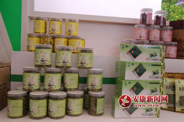 hꎸʳƷ“”ɞ鱊οُ͓“c(din)”        z_meitu_17.jpg