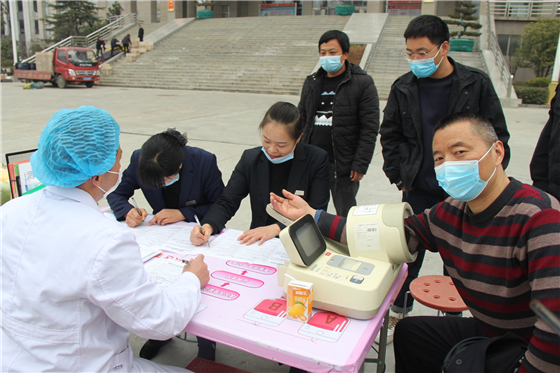 人民警察一心為民，捋袖捐血鐵血柔情——安康市公安局積極開展冬季獻(xiàn)血活動