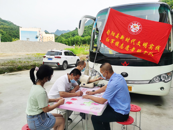 旬陽縣紅軍鎮(zhèn)開展“學(xué)黨史、辦實事”愛心獻血 活動
