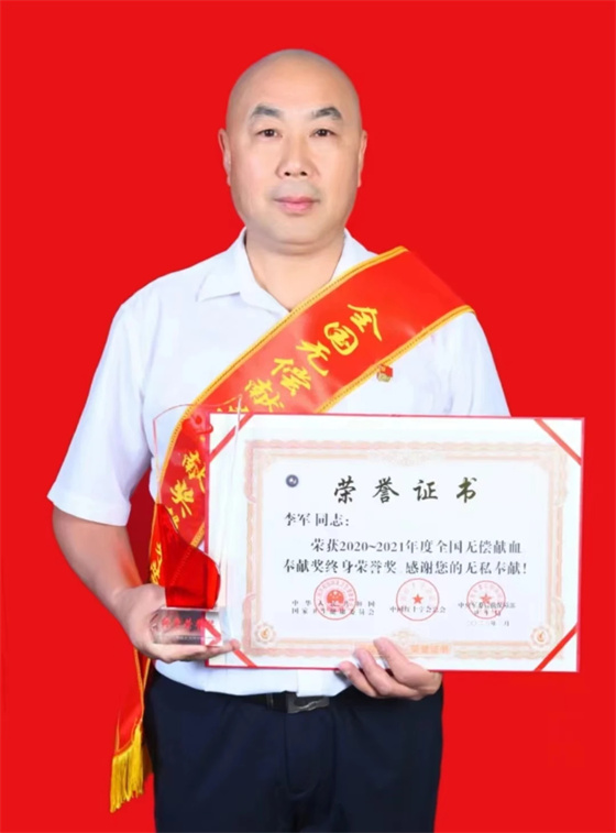 安康李軍，18年獻出“10”個自己……